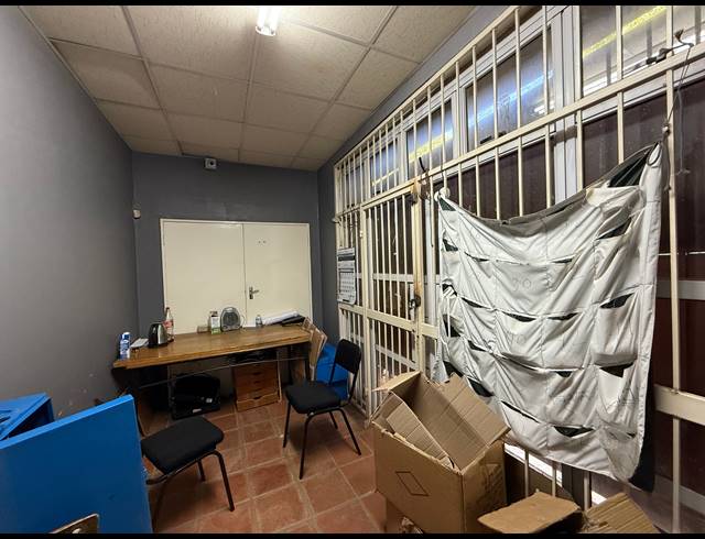 990M² WAREHOUSE FOR SALE IN BEZUIDENHOUT VALLEY